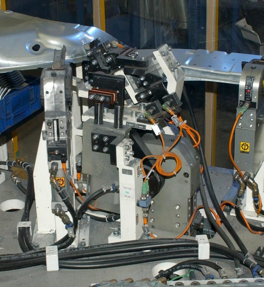 Grampo pneumático SZKD 40 da Tünkers para automação industrial.